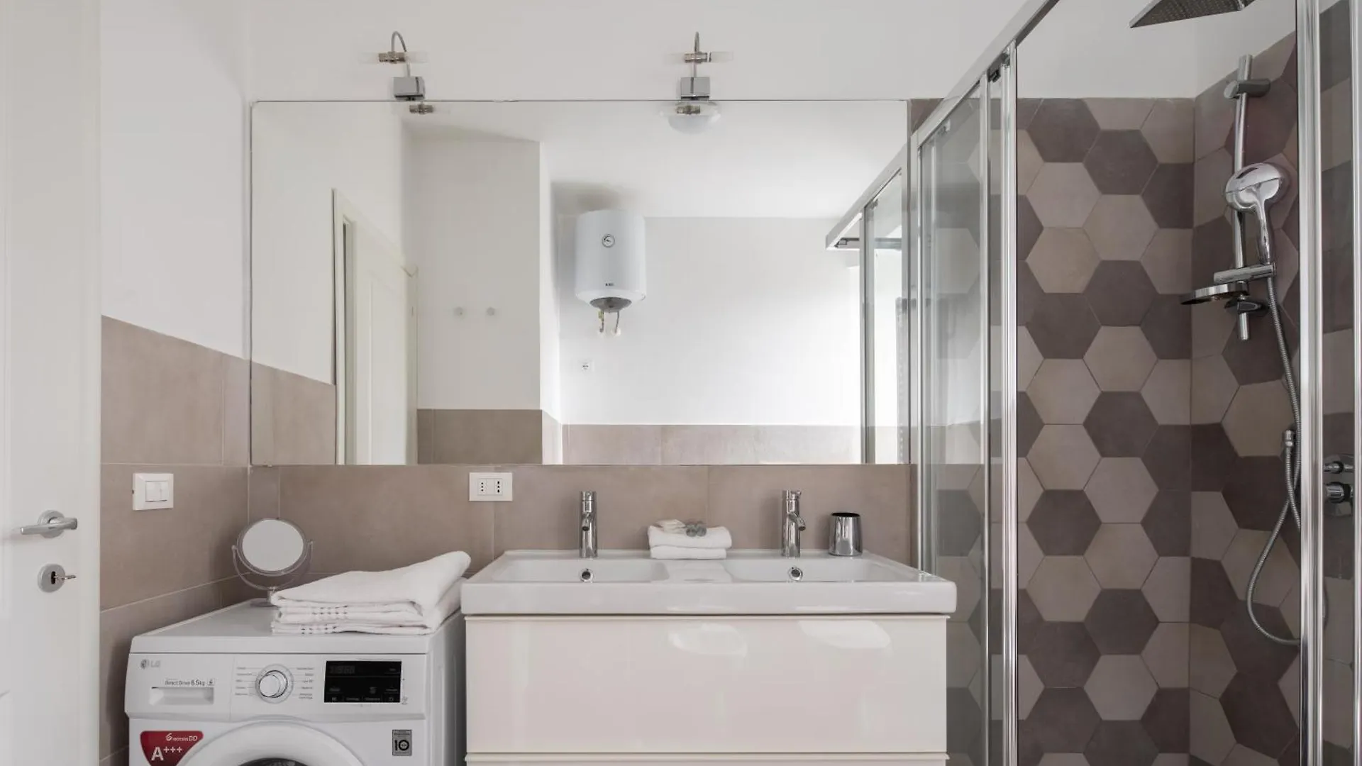 Nice And Spacious Apartment Near The Vatican And Starbucks Рим 0*,  Италия